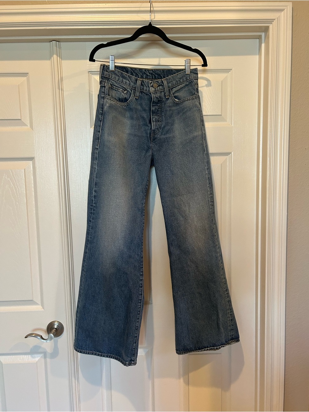 Levi’s wide leg jeans, size 6, EUC